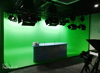 张家港外国语学校演虚拟播室项目